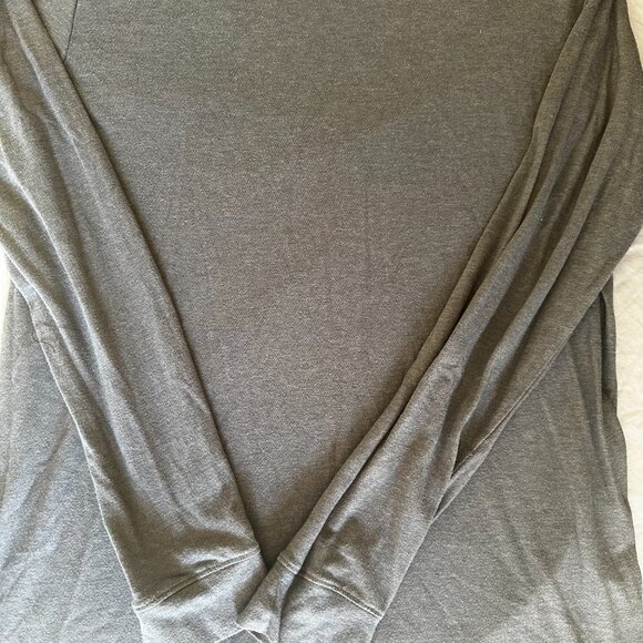 Under Armour Women’s M Grey HeatGear Long Sleeve Top Loose Fit Performance-A221 - Picture 7 of 7